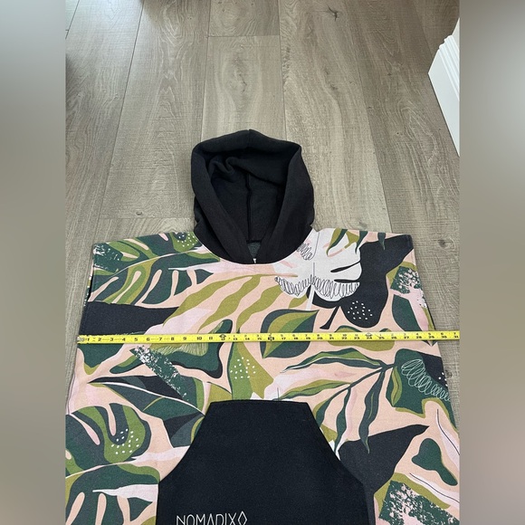 Nomadix Women's Changing Poncho Towel Swim Coverup in Monstera - Picture 4 of 8